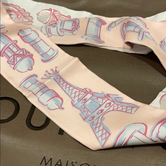 Louis Vuitton Pink-Grey Paris Chess Bandeau - Picture 5 of 7